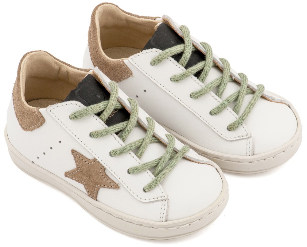 Τρίχρωμο Sneaker Δετό με Αστέρι στο Πλάι Τρίχρωμο Sneaker Δετό με Αστέρι στο Πλάι