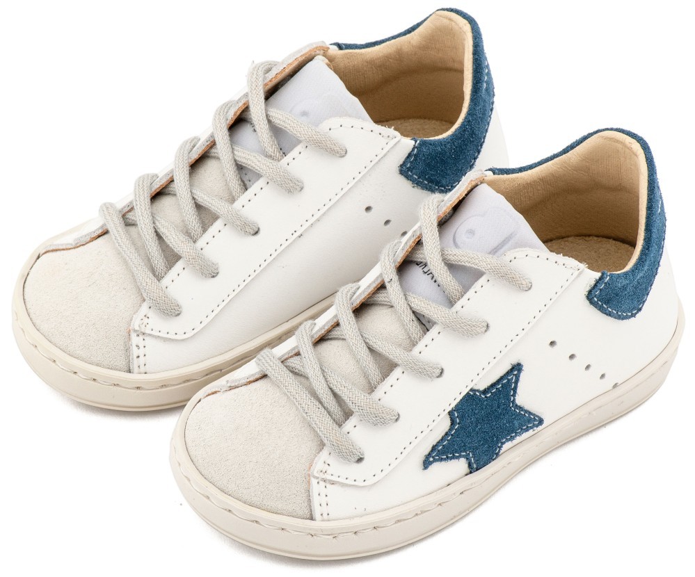 Τρίχρωμο Sneaker Δετό με Αστέρι στο Πλάι Τρίχρωμο Sneaker Δετό με Αστέρι στο Πλάι