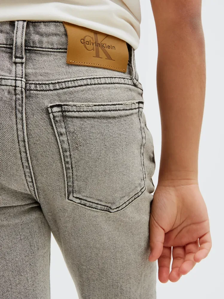 Calvin Klein Γκρι πετροπλύμενο τζιν παντελόνι σε ίσια γραμμή