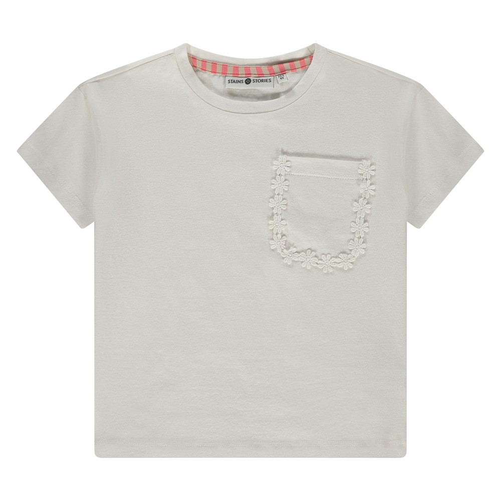 Stains & Stories T-shirt Ιβουάρ με τσέπη και λουλούδια 